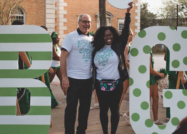 Large wooden letter for the B (in Big), President Smatresk and a student standing together to make the I (in Big) and large wooden letter for the G in big.