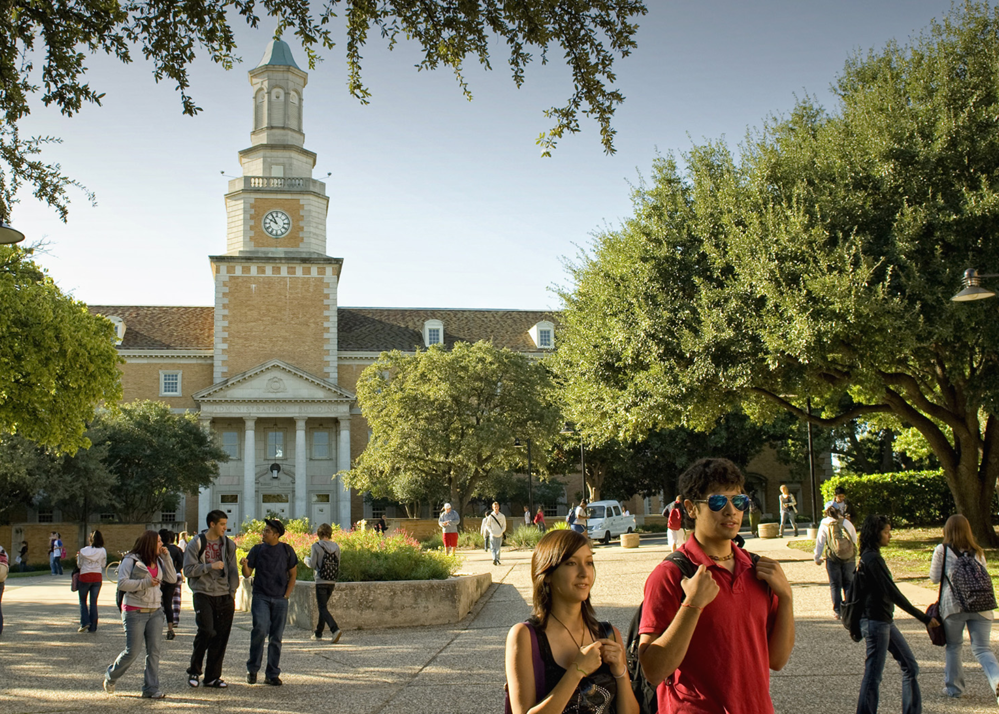 Picture of students walking in front of the UNT Hurley Administration Building.