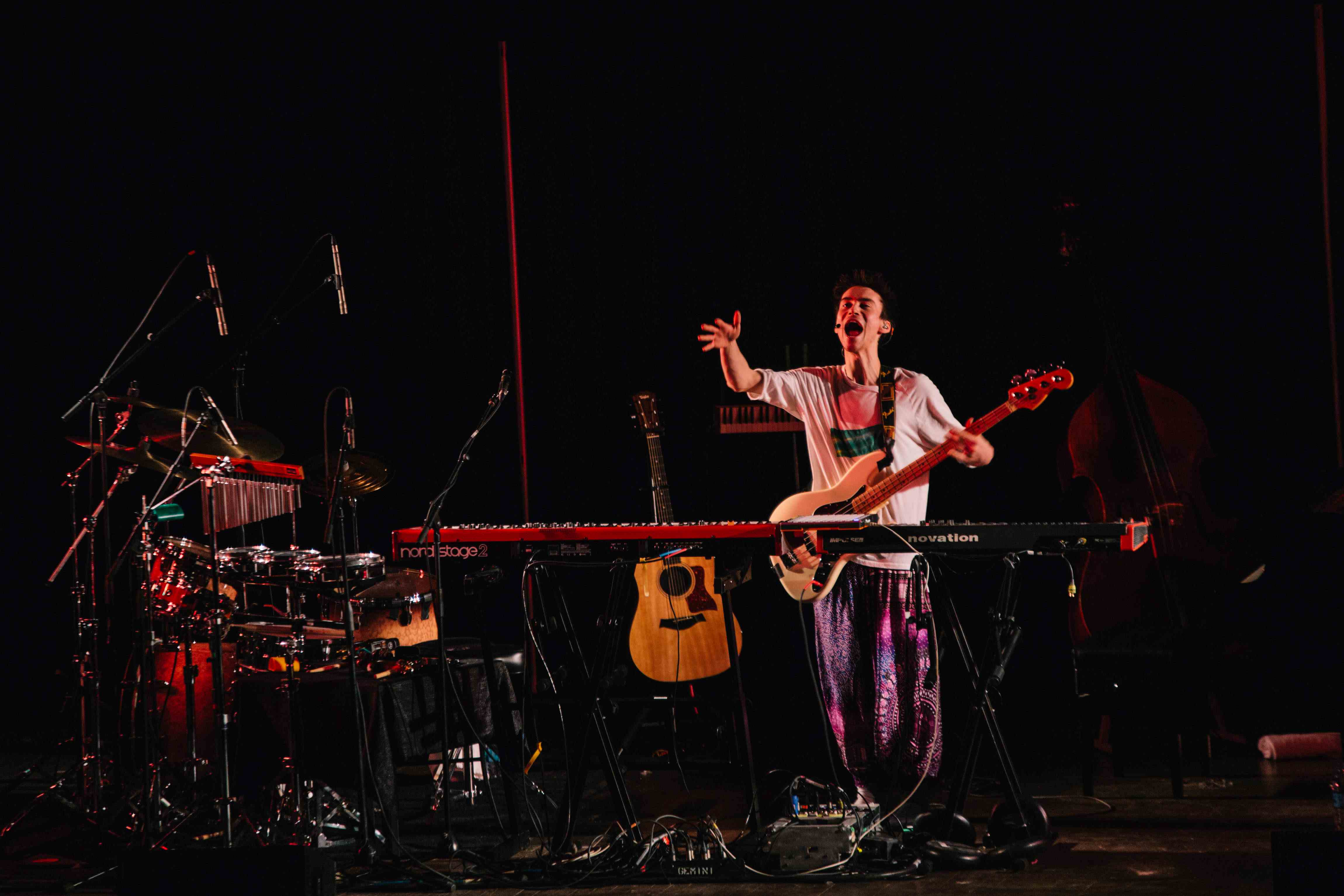 Jacob Collier Photo of Jacob Collier singing on a UNT stage.